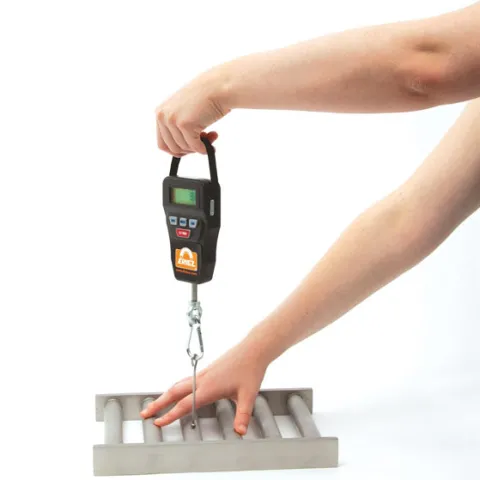 Tester di magnete in uso con misuratore di forza digitale CFG + 200 N